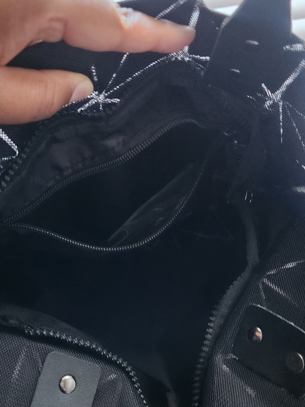 ISSEY MIYAKE Wonder Tote Bag Squid in Navy and Black - Picture 7 of 7